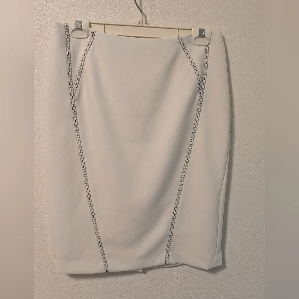 Bebe Cream Skirt Knee-Length Work - Picture 1 of 4